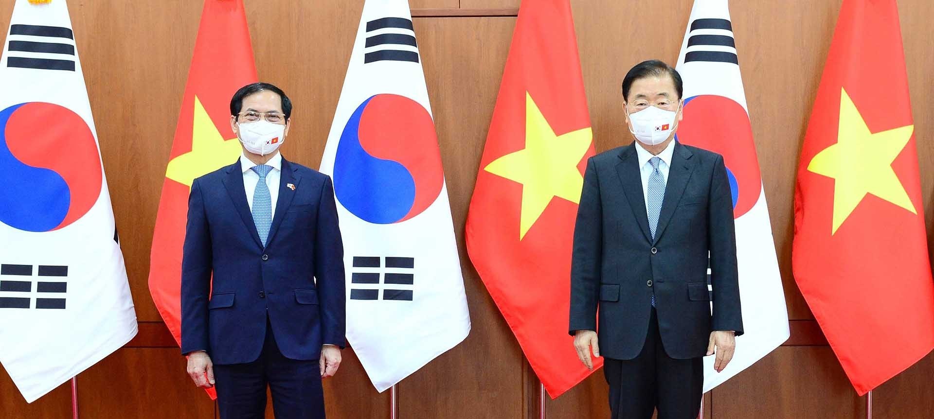 Entretien entre les ministres vietnamien et sud-coréen des Affaires étrangères